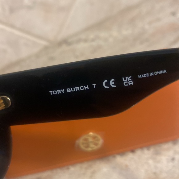 TORY BURCH NEW SUNGLASSES, CASE AND POUCH - Picture 14 of 16